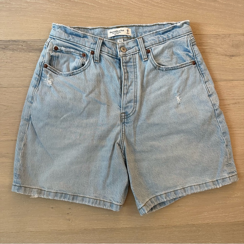 A&F Curve Love 28 High Rise 7” Dad Short
